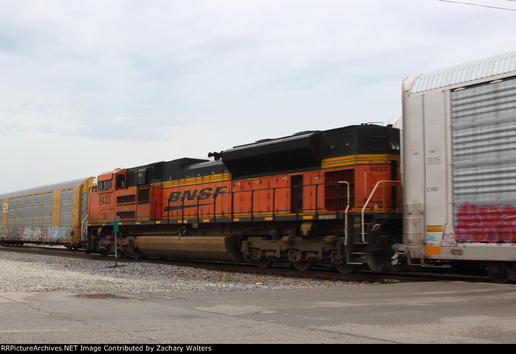 BNSF 8433